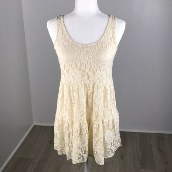 American Eagle Outfitters Dresses & Skirts - American Eagle Lace Dress Size XS